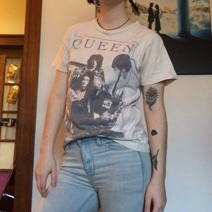 Queen Band T-Shirt Cream, Purple & Black Size M